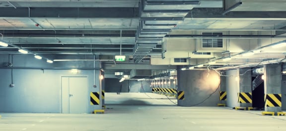 Brandschutzlösungen für EV-Ladezonen in Parkhäusern