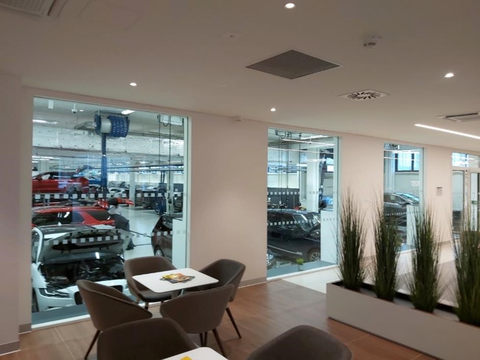 Fire resistant glazing for shopping centres & retail