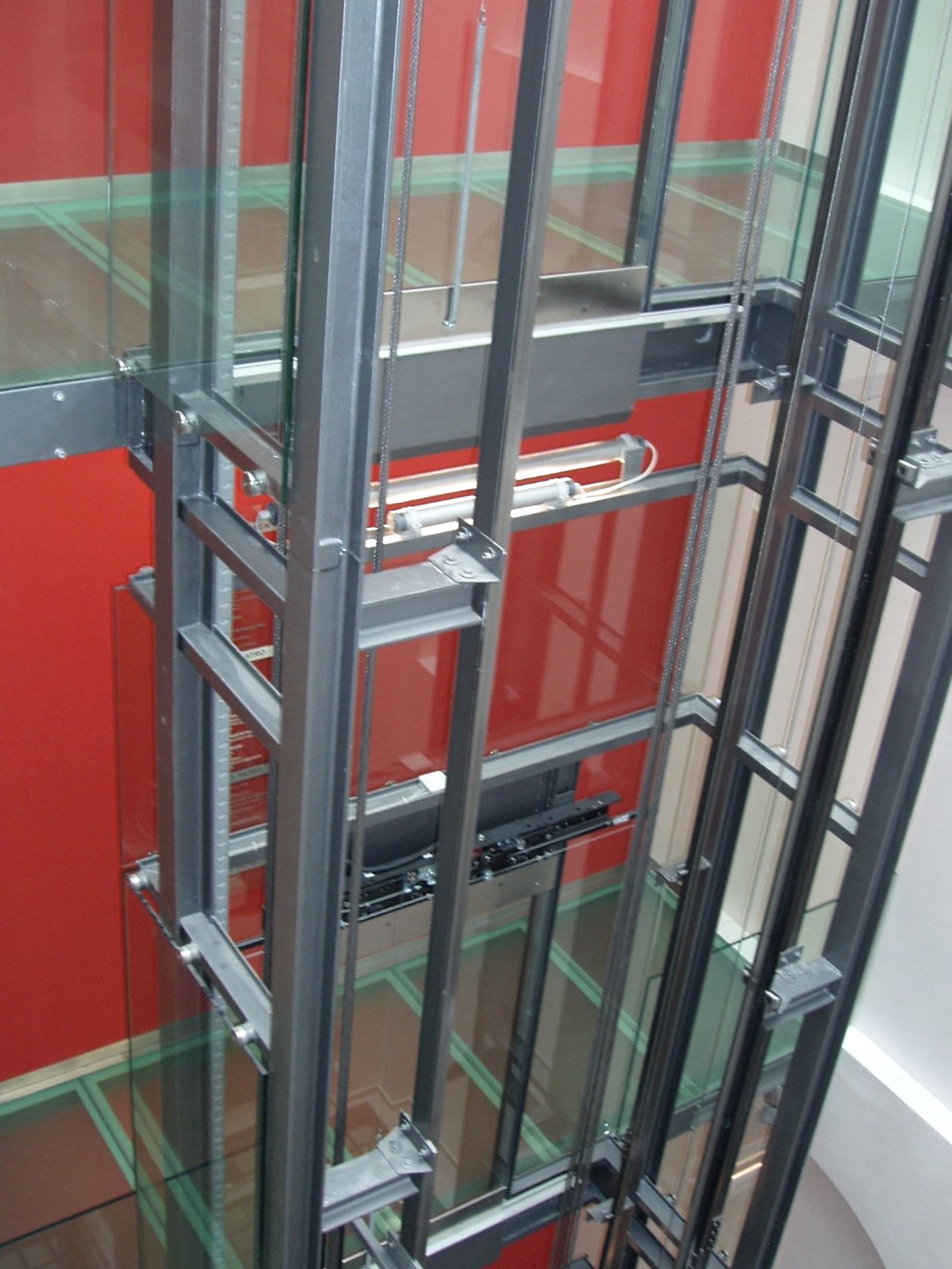 Fire rated horizontal glazing for commercial and public buildings 