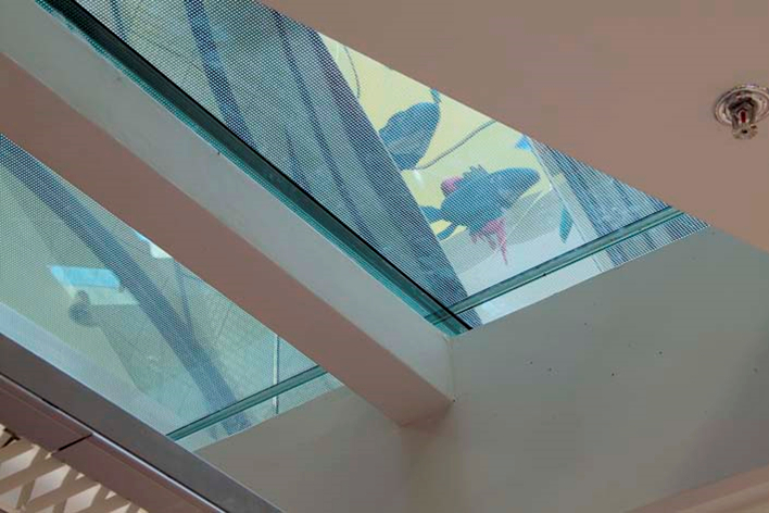 Fire rated horizontal glazing for commercial and public buildings 