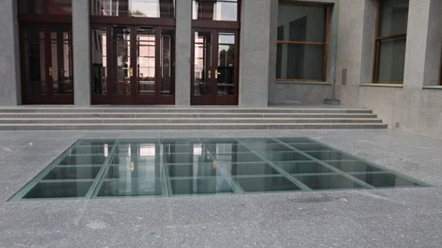 Fire resistant glazing for museums