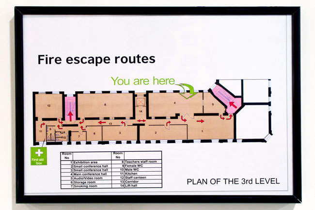 O imagine a unui plan al căilor de evacuare în caz de incendiu