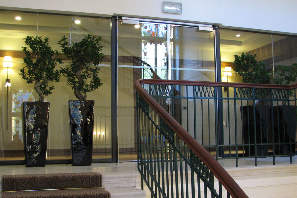Lépcső a Kempinski Palace Hotelben