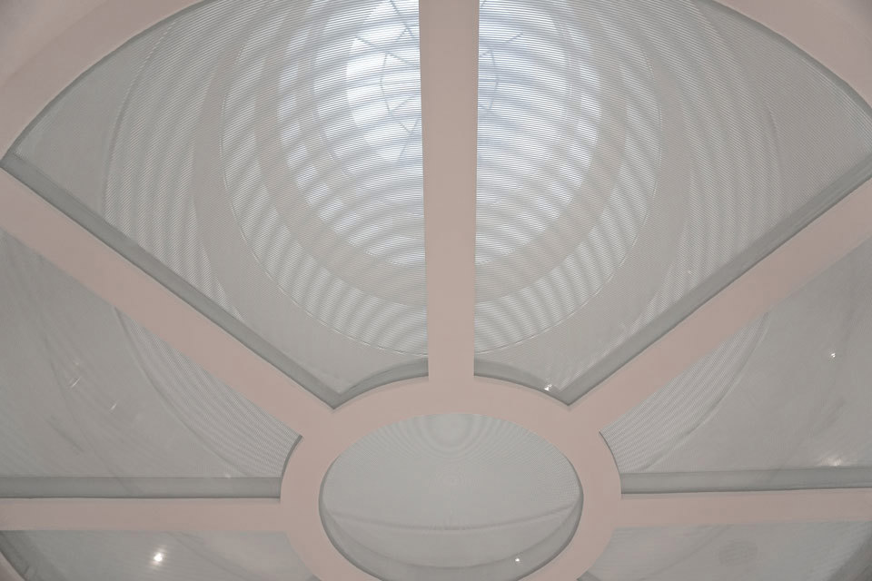 structura cu geamuri rotunde rezistente la foc amplasate orizontal PROMAGLAS® în galeria Nedbalka