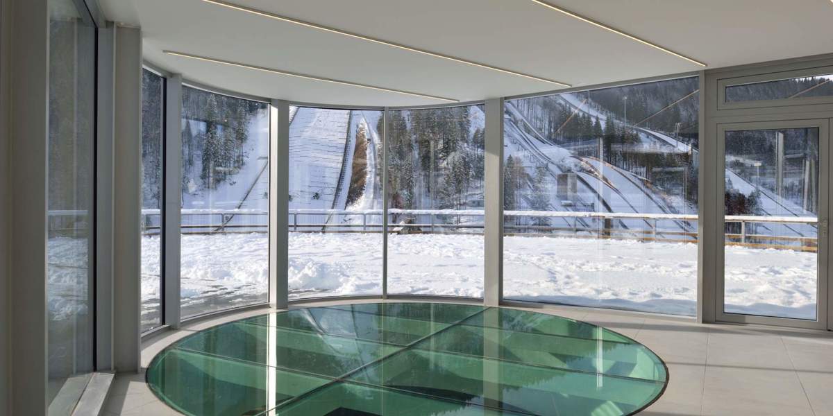 Budova Planica Nordic Center, ukážka protipožiarneho skla v interiéri aj ako sklenenej steny