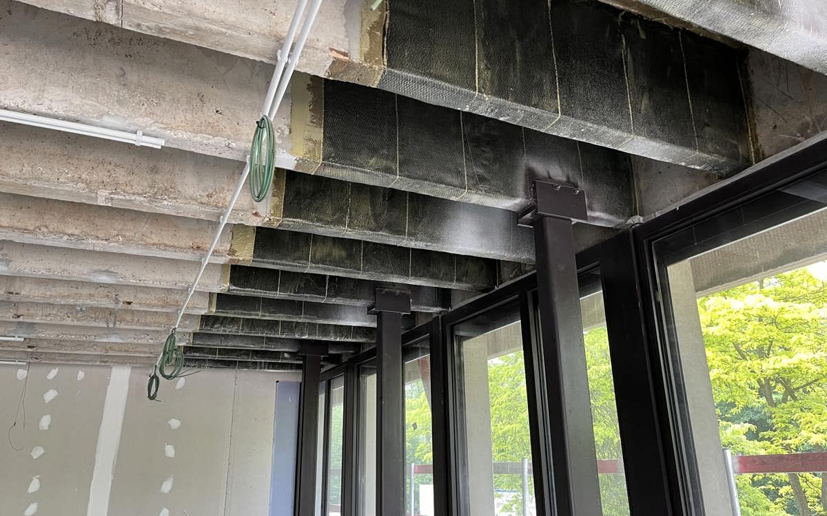 Protection résistante au feu de structures en béton renforcées