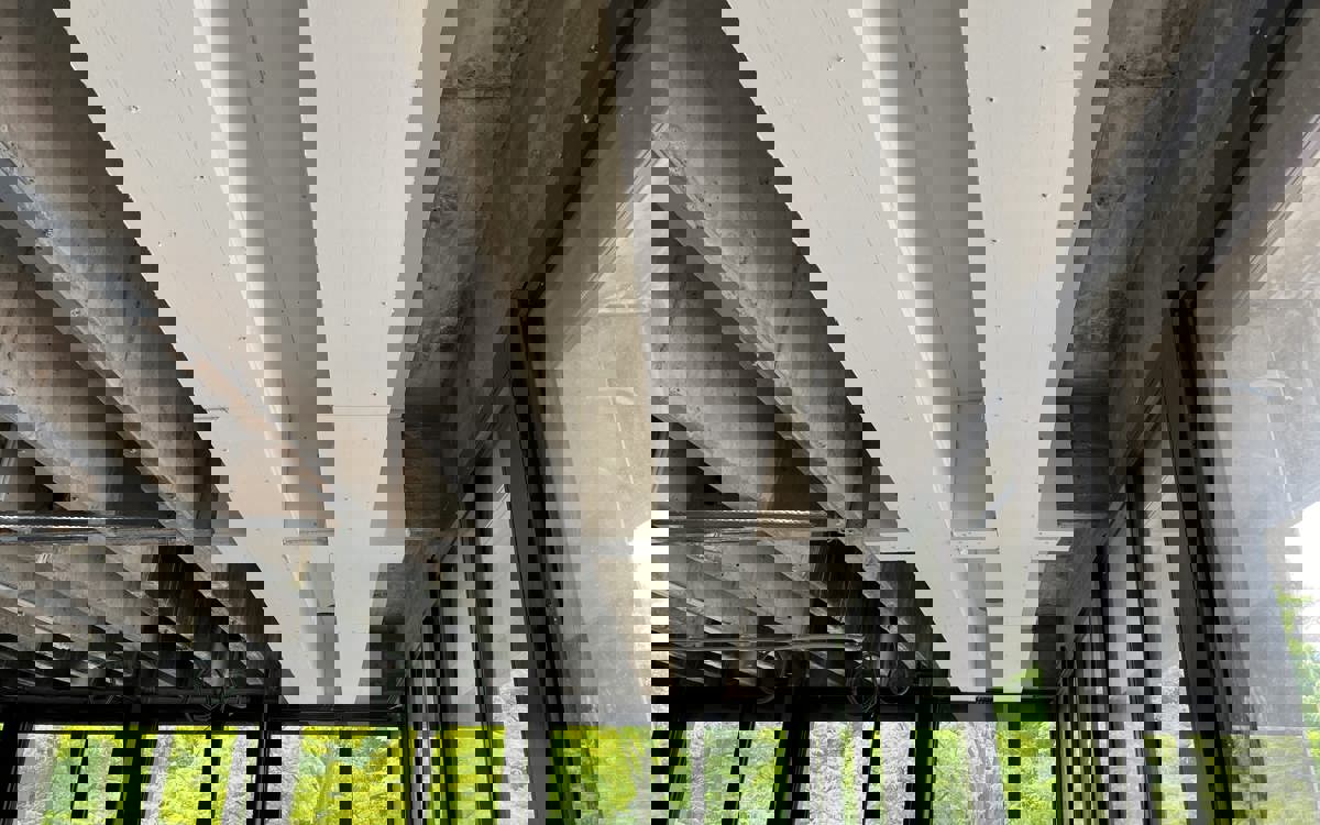 Protection résistante au feu de structures en béton renforcées