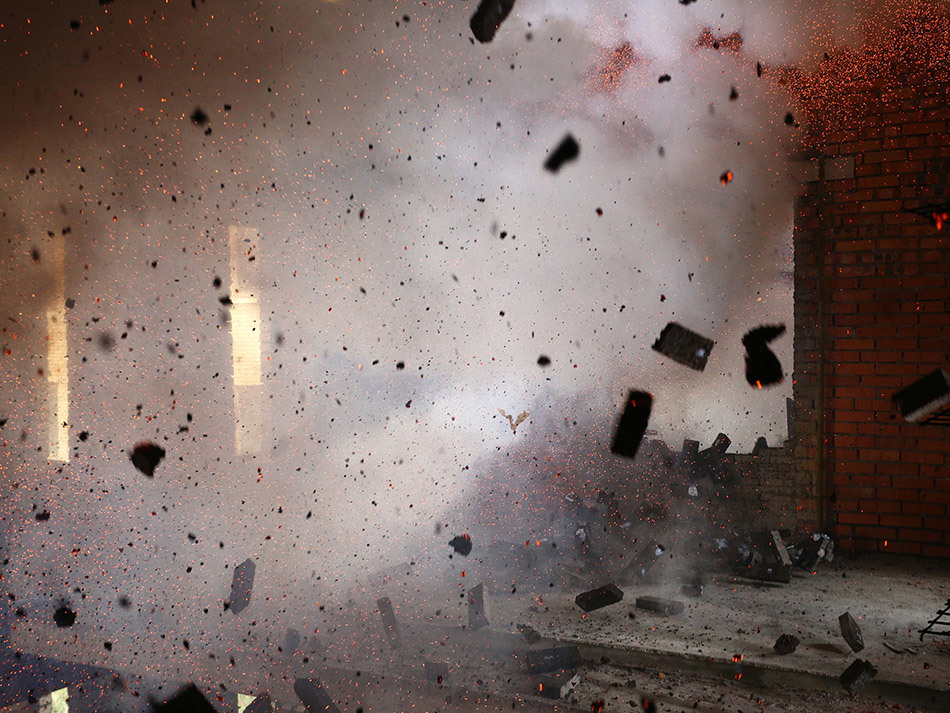 Detonacja materiału wybuchowego w pomieszczeniu