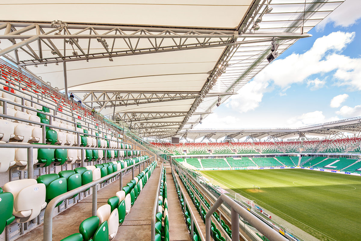 Zdjęcie przedstawia Stadion Miejski Legii w Warszawie od strony trybun.