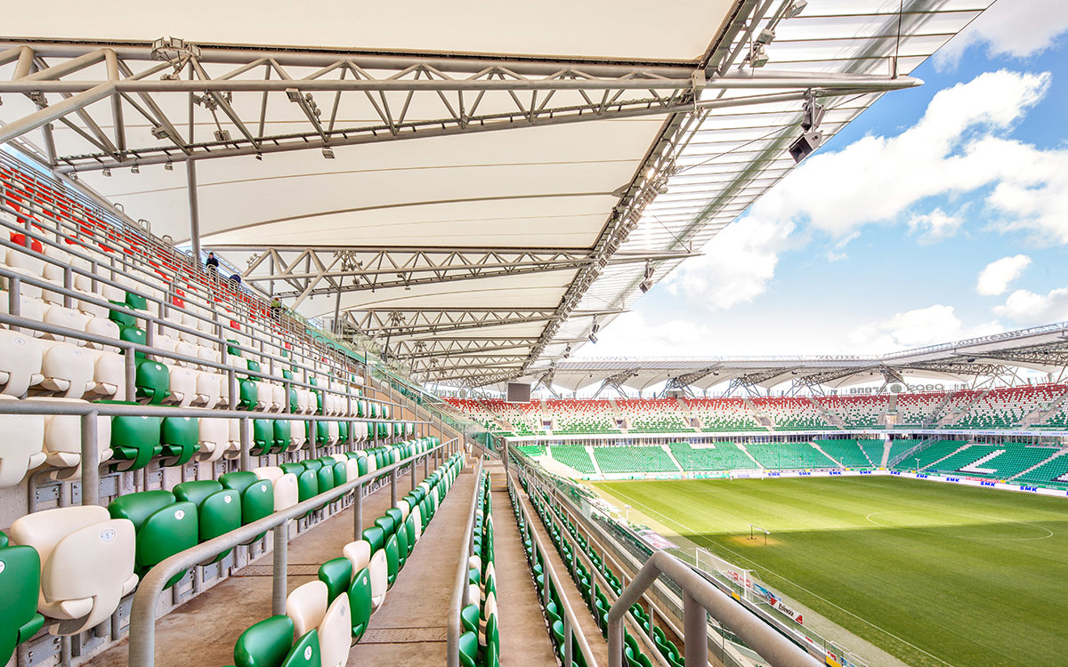 Zdjęcie przedstawia Stadion Miejski Legii w Warszawie od strony trybun.