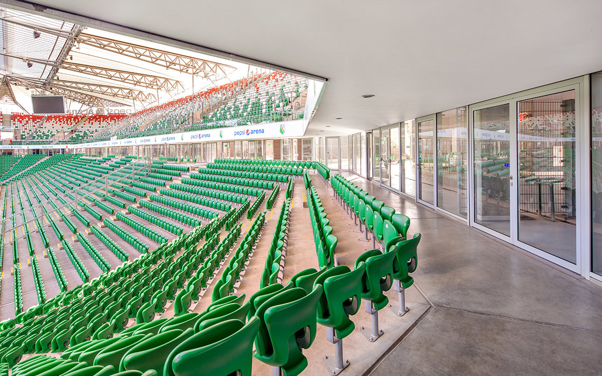Zdjęcie przedstawia Stadion Miejski Legii w Warszawie od strony trybun.