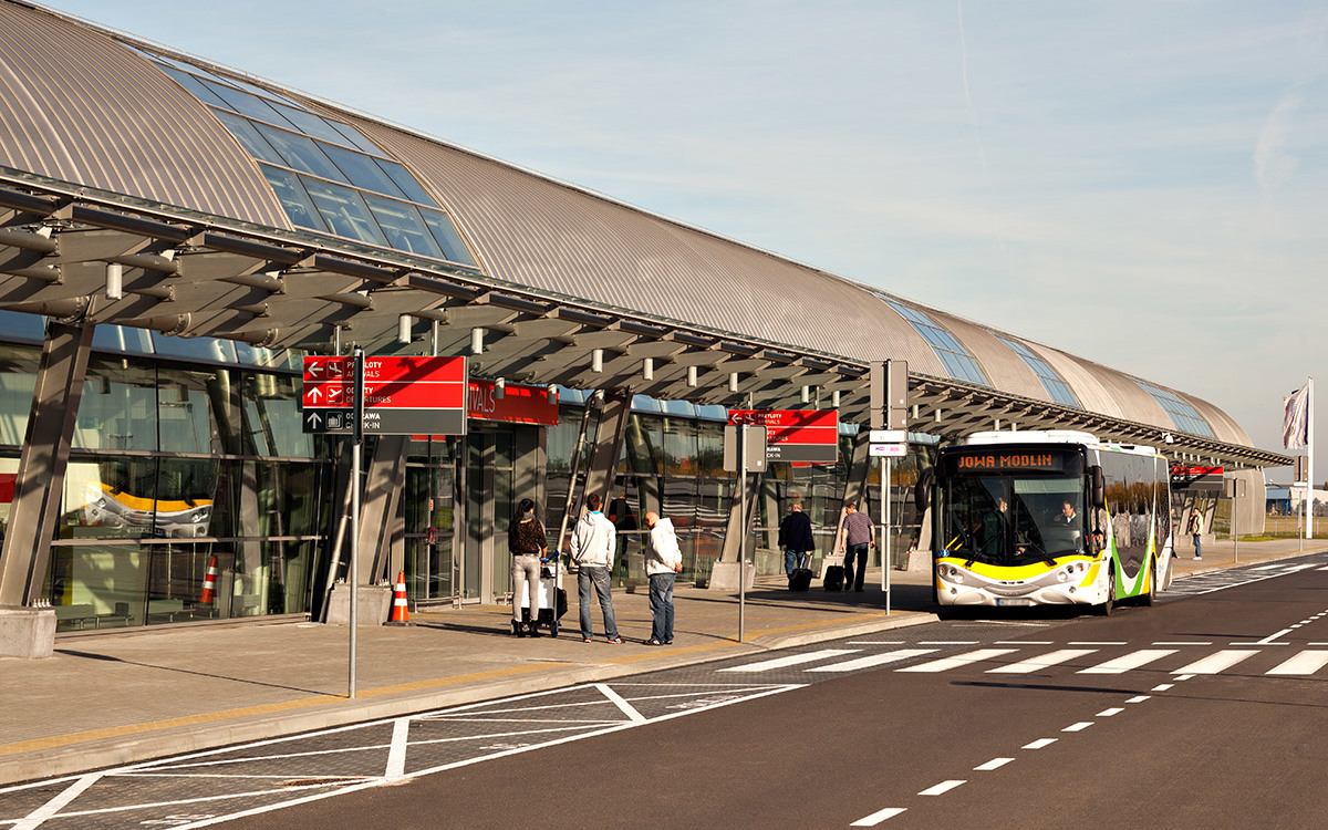 Terminal lotniczy Waszawa-Modlin, widok z zewnątrz