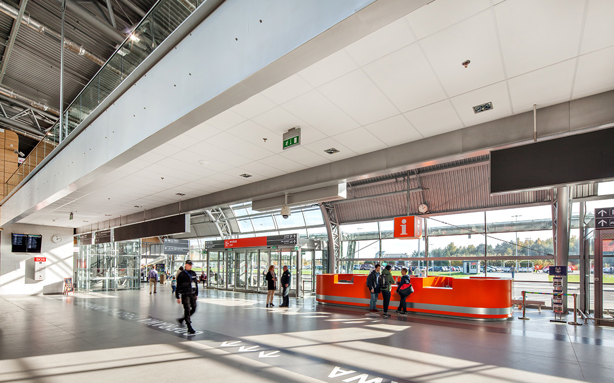 Wnętrze lotniska Warszawa-Modlin