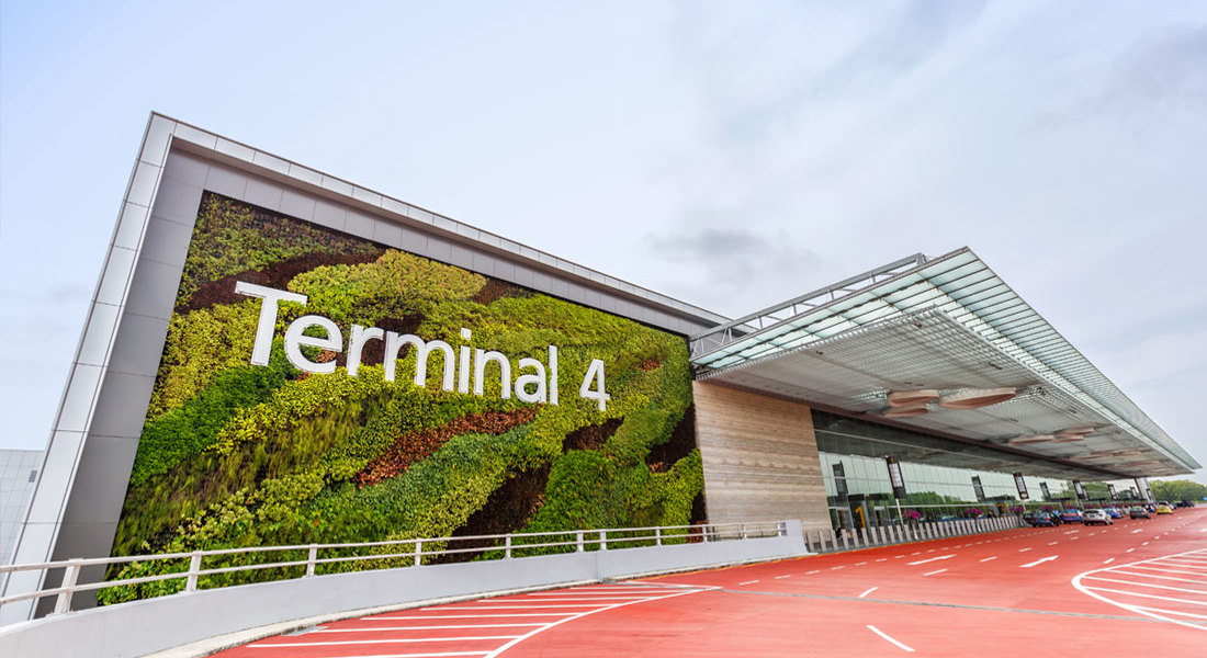 Changi International Airport Terminal 4 baggage area 1/3