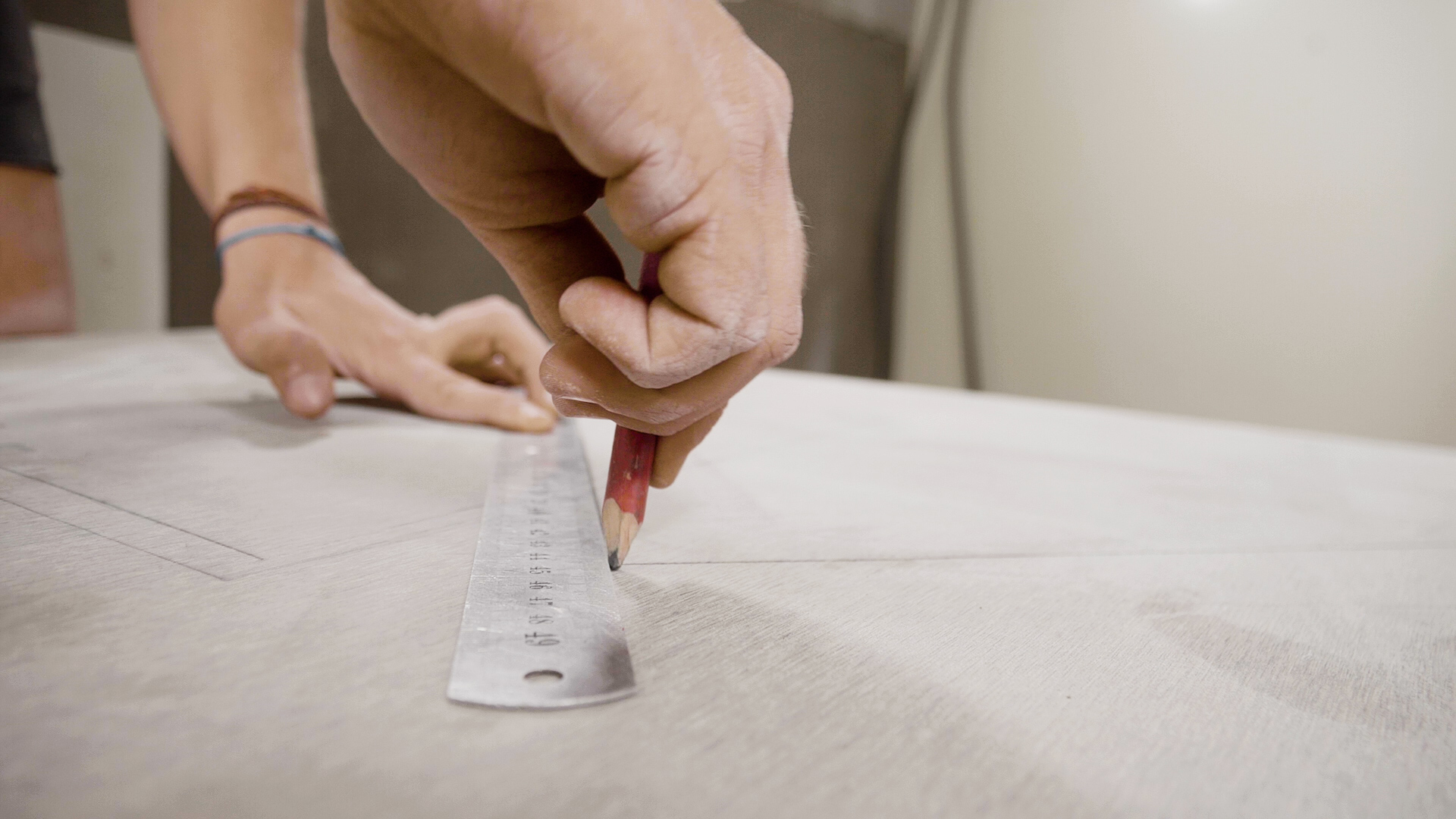 PLAQUE DECOUPE.00_01_00_08.Still002.jpg